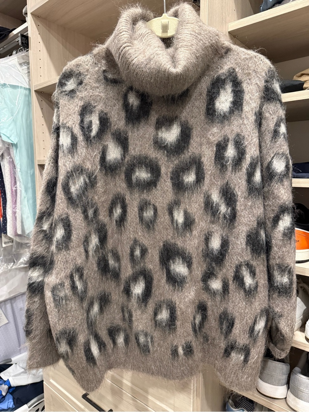 Cozy Oversized Leopard Print Mohair Like Turtleneck Sweater size medium - Picture 4 of 6